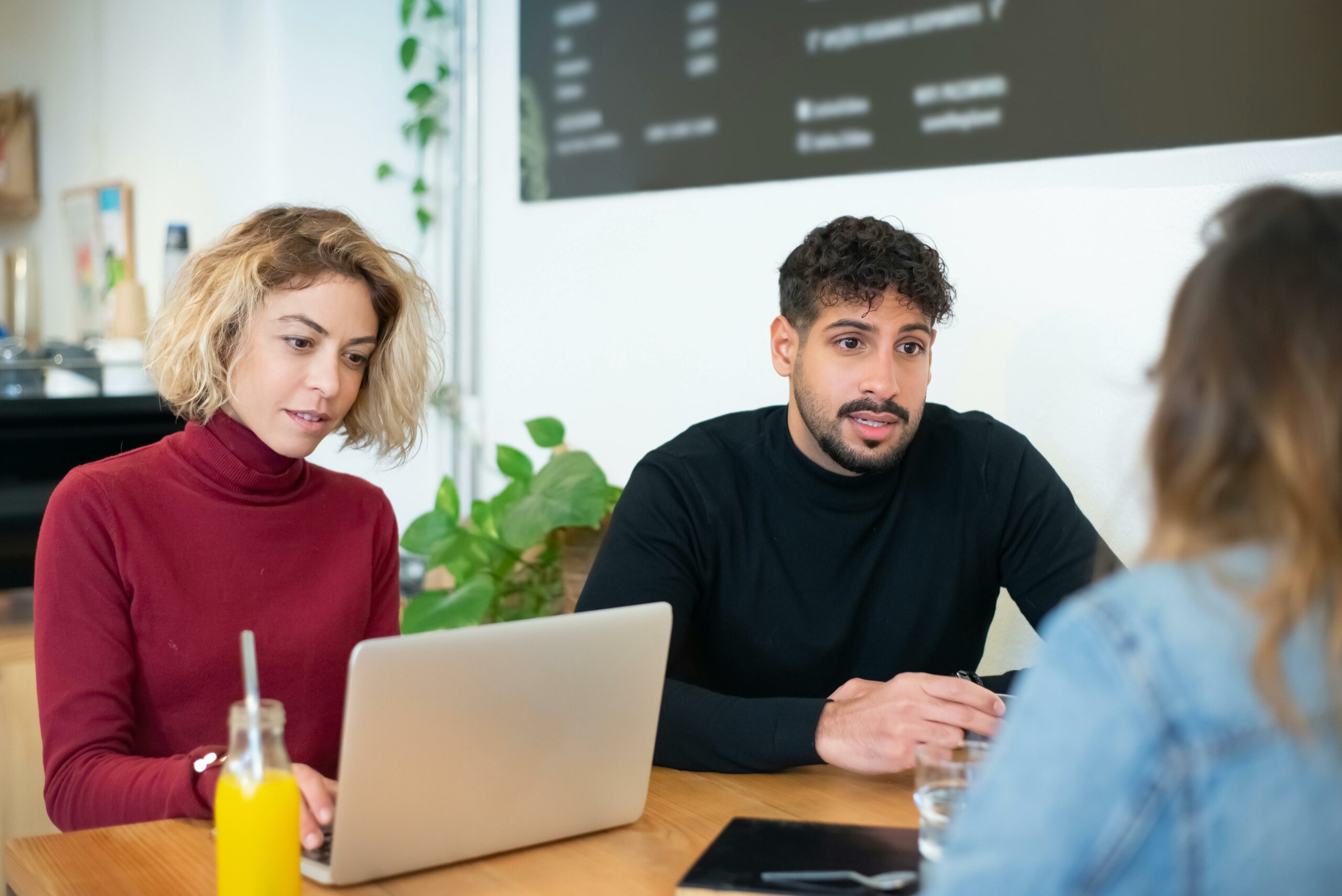 Digitaliser vos prestations : quels gains concrets attendre dès les 3 premiers mois ?